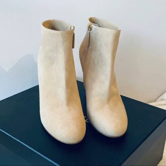 NIB**CHANEL**Beige Booties***US 7.5**$1800 - Picture 4 of 7